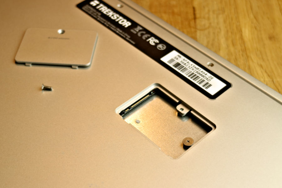 KFD Alimentatore Caricatore 12V 2A Per Trekstor, Medion Akoya, Chuwi, Jumper - Compatibile Con YOURBOOK C11B, SURFBOOK A13B, EZBOOK 3 PRO, E Molti Altri - Cavo 1,8m